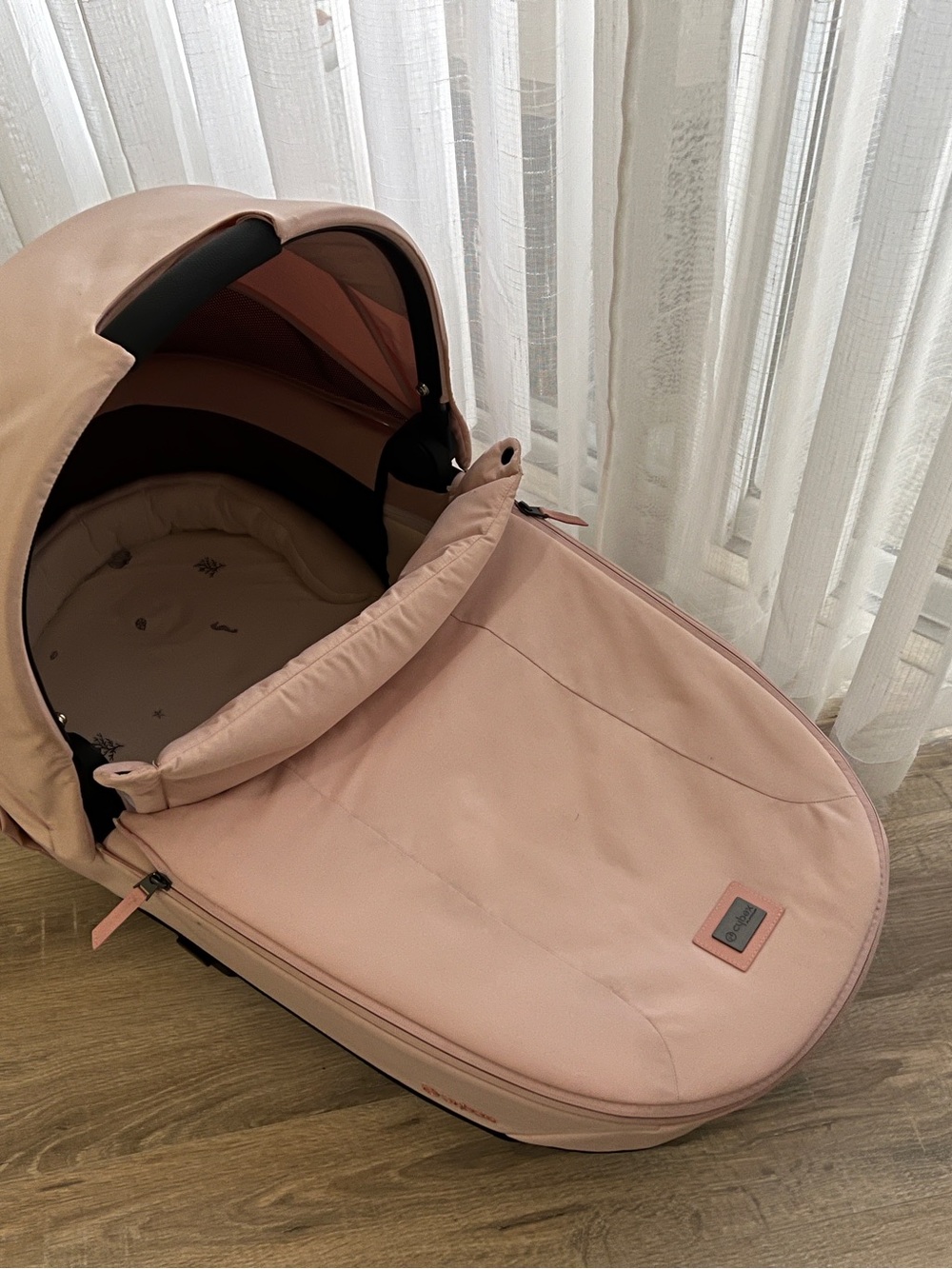 Cybex Priam Cot Bassinet in Pink - Picture 3 of 4